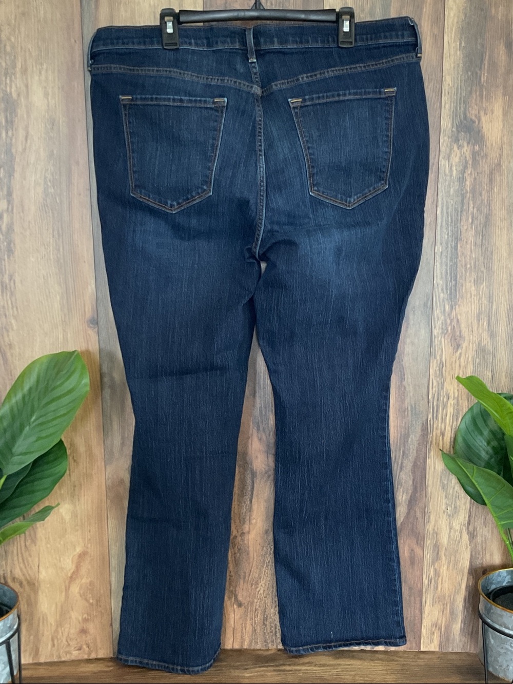 Old Navy Curvy Boot Cut Jeans 20           C355